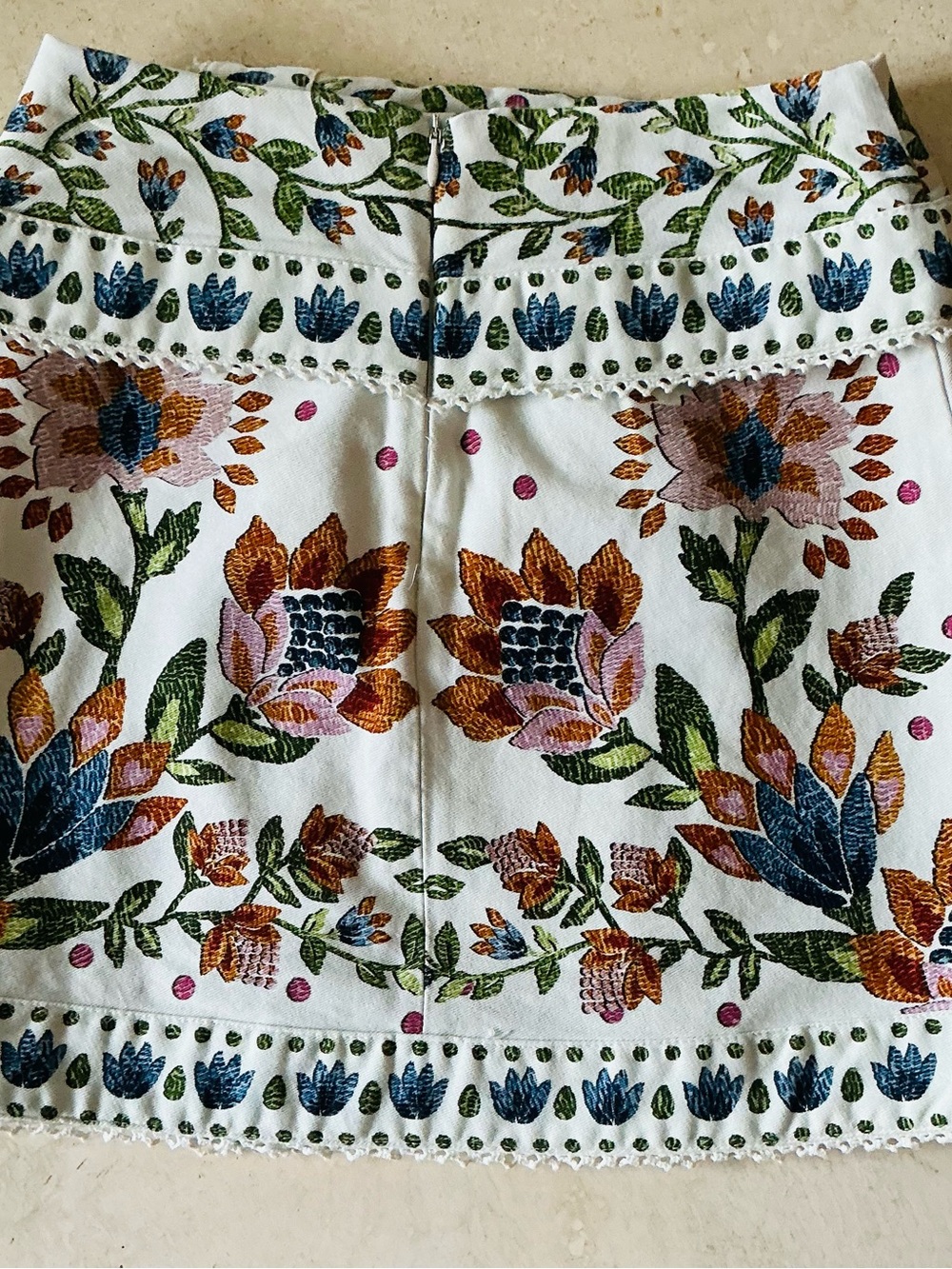 FARM Rio White Mini Skirt with Multicolor Floral Embroidery - Picture 3 of 4